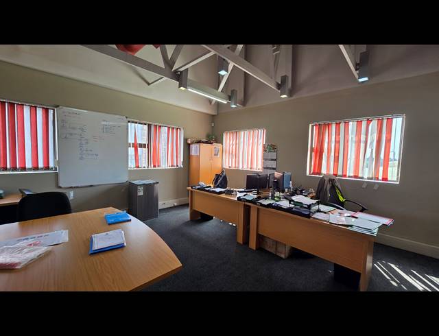 1,678M² WAREHOUSE TO LET IN SPARTAN